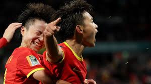 位居榜首！潘展乐被美国泳坛杂志评为世界第一央视新闻客户端.
